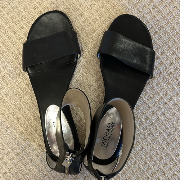 Michael KORS ankle strap rear zipper sandals black size 7.5 style # ST13L - Picture 6 of 15